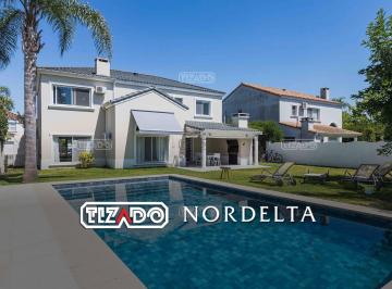 Casa · 220m² · 5 Ambientes · 3 Cocheras · Casa en Venta en Barrancas del Lago, Nordelta, Tigre