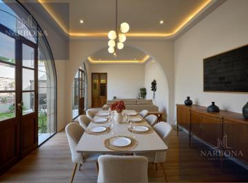 Casa · 204m² · 6 Ambientes · 1 Cochera · Venta Casa 3 Dorm. con Cochera, Piscina, Jardín y Terraza Privada en Barrio Lourdes.