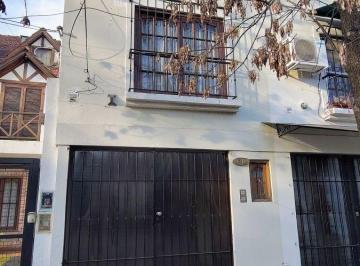 Casa de 3 ambientes, Vicente López · Alquiler PH 2 Dorm. Garage Jardín Olivos