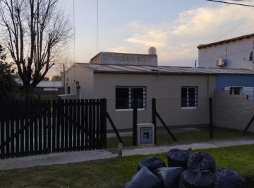 Casa · 50m² · 3 Ambientes · 1 Cochera · Venta de Casa 2 Dorm. en Brandsen Bº Los Pinos