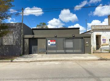 Casa · 112m² · 4 Ambientes · 1 Cochera · Venta Casa en PH Al Frente - Zona Estación