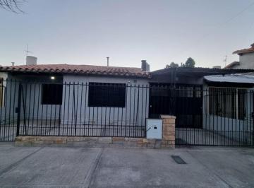 Casa de 4 ambientes, Las Cañas · Casa Renovada en Las Cañas, Gllén