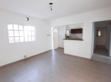 Casa · 73m² · 3 Ambientes · Interno Único (No Ph) Zona Av A. del Valle 7500