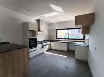 Casa · 210m² · 6 Ambientes · 2 Cocheras · Casa 4 Dorm. 3 Baños B° Estancia Bulnes