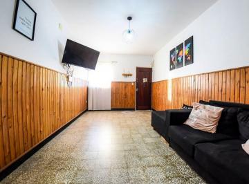 Casa · 94m² · 4 Ambientes · 1 Cochera · Oportunidad! Casa a La Venta en Barrio Industrial
