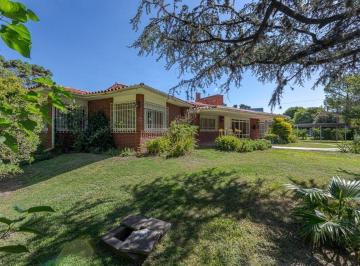 Casa · 330m² · 7 Ambientes · 1 Cochera · Venta Casa Fisherton 4 Dorm.