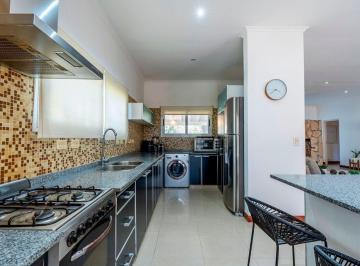 Casa · 198m² · 5 Ambientes · 2 Cocheras · Venta Casa 5 Amb Francisco Alvarez Pileta