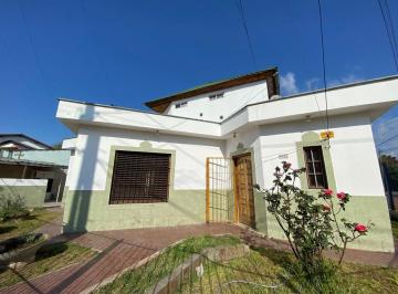 Casa · 134m² · 3 Ambientes · 2 Cocheras · Casa 3 Ambientes Venta Longchamps! Apto Crédito!