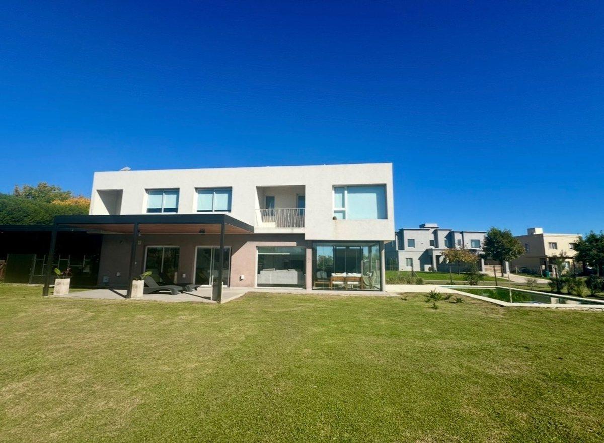 Roque Petrochi 5300