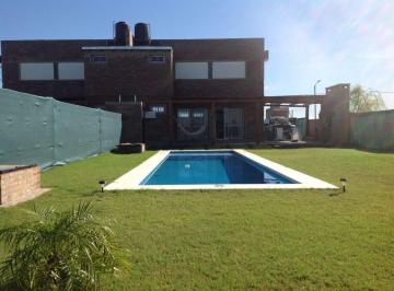 Casa · 105m² · 3 Ambientes · 1 Cochera · Casa en Venta 2 Dorm. con Pileta