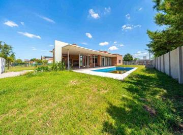 Casa · 200m² · 3 Ambientes · 3 Cocheras · Casa en Venta Roldan Ts2 Premmium a Terminar
