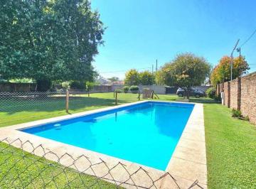 Quinta vacacional · 131m² · 2 Dormitorios · 3 Cocheras · Venta Casa Quinta 1100 m² Moreno Ecxel Oportunidad