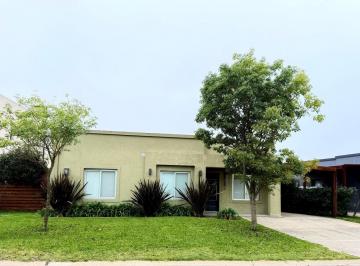 Casa · 100m² · 4 Ambientes · 2 Cocheras · Casa en Alquiler en San Ramiro, Pilar del Este, Pilar