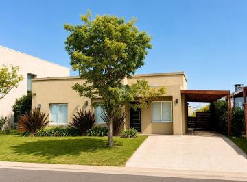 Casa · 100m² · 4 Ambientes · 2 Cocheras · Casa en Alquiler en San Ramiro, Pilar del Este, Pilar
