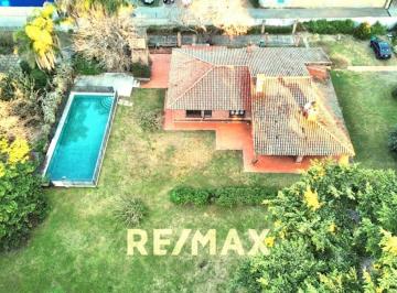 Quinta vacacional · 278m² · 4 Dormitorios · Quinta 3547 m² con Casa y Pileta 75 m² Tortuguitas