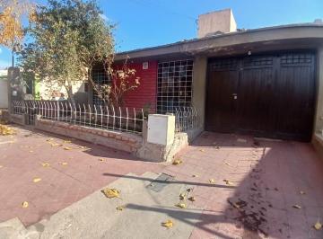 Casa · 7 Ambientes · 1 Cochera · Casa en Venta en Godoy Cruz