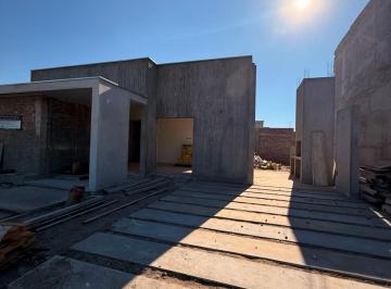 Casa · 100m² · 3 Ambientes · 1 Cochera · Casas en Venta en Barrio Las Cortaderas 3