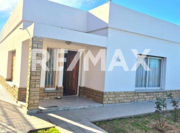 Casa · 80m² · 3 Ambientes · 1 Cochera · Casa Venta 2 Dorm. - Allen