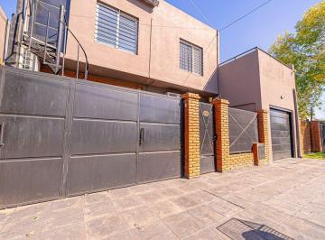 PH · 210m² · 7 Ambientes · 3 Cocheras · Venta Casa 7 Amb Restaurada Pileta Fondo y Garage