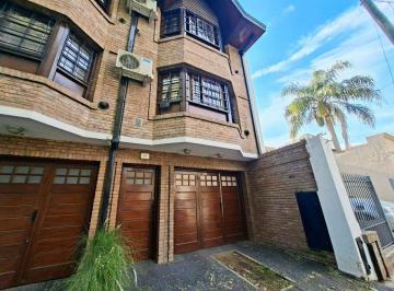 Casa · 132m² · 4 Ambientes · 2 Cocheras · Venta Casa Triplex 4 Amb C/ Cochera y Patio Bernal