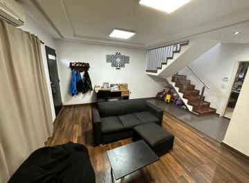 Casa · 181m² · 4 Ambientes · 1 Cochera · Venta Casa Tres Dorm. Jardin Pileta Cochera