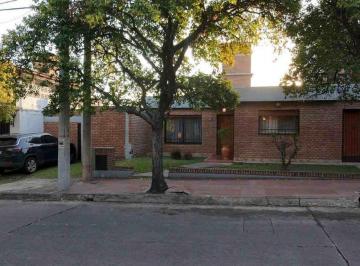 Casa · 166m² · 7 Ambientes · 1 Cochera · Venta Casa 4d - Lomas de San Martin