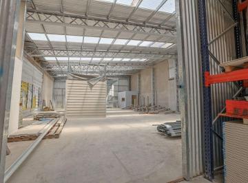 Bodega-Galpón · 390m² · Alquiler Galpon a Estrenar 900 m Totales 390 m² Cub