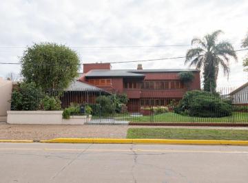Casa · 476m² · 8 Ambientes · 4 Cocheras · Venta Casa 4 Dorm. en Franck
