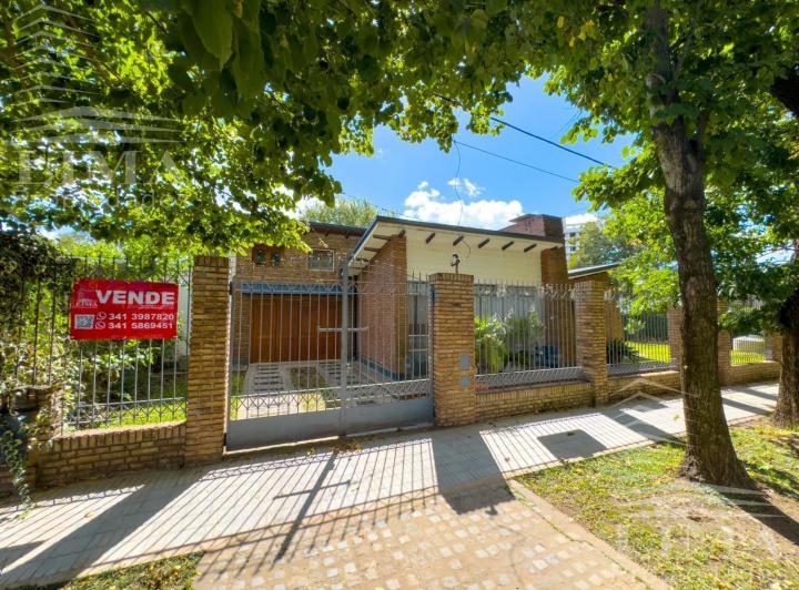 Casa · 228m² · 6 Ambientes · 2 Cocheras