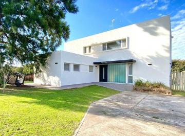 Casa · 199m² · 4 Ambientes · Venta Casa 3 Dormit. y Depend. Pileta San Matías