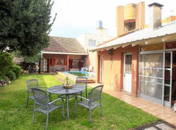 Casa · 205m² · 5 Ambientes · Casa en Venta en La Union con Piscina y Parque