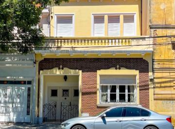 Casa · 310m² · 9 Ambientes · 1 Cochera · Casa de Dos Plantas con 4 Dorm.. San Luis 3387 - Apta Crédito