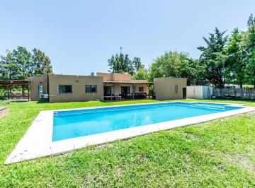 Casa · 96m² · 4 Ambientes · 1 Cochera · Venta Casa 4 Amb Barrio Semicerrado Apto Credito
