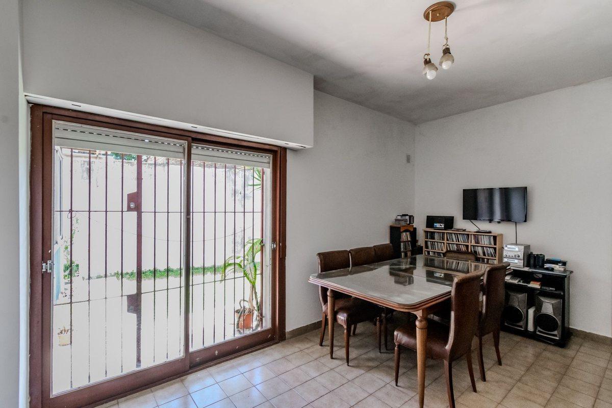 Cavassa 2400,  Caseros, Tres de Febrero