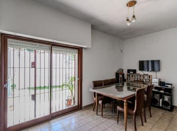 PH · 39m² · 2 Ambientes · Vta PH 2 Amb Caseros Bajas Exp Pb Jardín, Parrilla