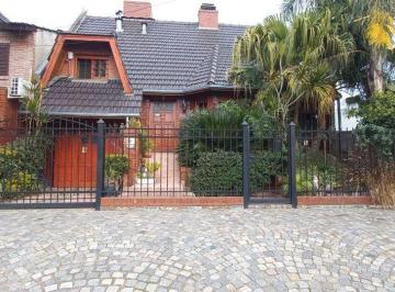 Casa · 170m² · 4 Ambientes · 2 Cocheras · Casa