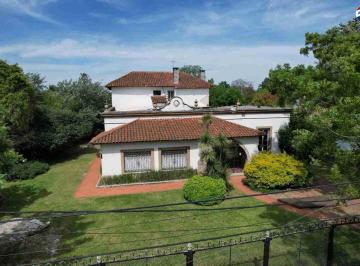 Casa · 411m² · 5 Ambientes · Casa en Venta 5 Ambientes Castelar Norte