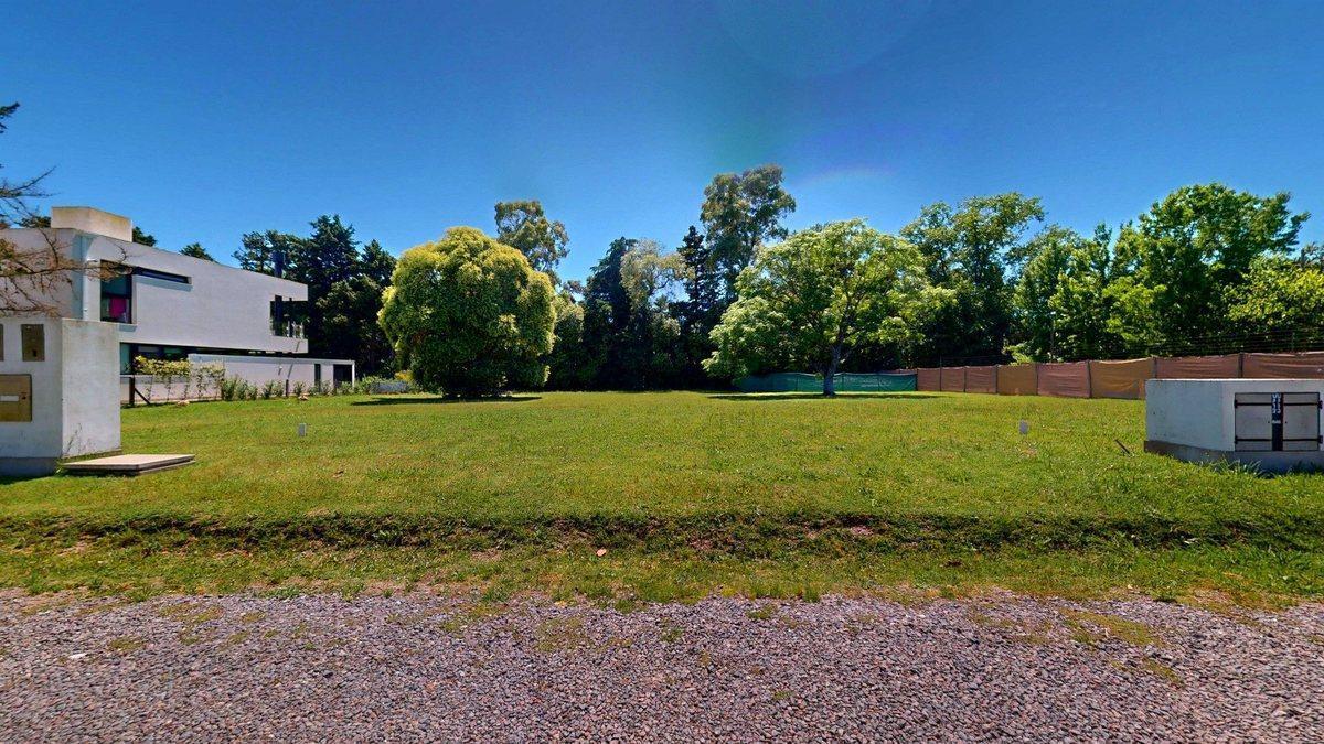 413 E/ 21 a y 22 0,  Villa Elisa, La Plata