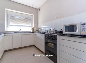 Casa · 134m² · 3 Ambientes · 2 Cocheras · Se Vende Casa de Dos Dorm.. Apta Credito