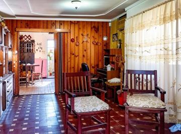 Casa · 97m² · 4 Ambientes · 1 Cochera · Venta de Casa 4 Ambientes con Cochera en Bernal Oeste