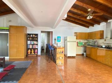 Casa · 160m² · 4 Ambientes · 1 Cochera · Casa en Venta 5 Ambientes Hurlingham