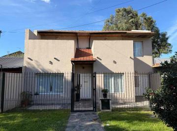 Casa · 150m² · 5 Ambientes · 2 Cocheras · Venta Casa 4 Amb "Parque/quincho/garage"