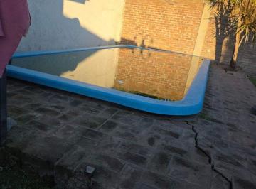 Casa · 211m² · 4 Ambientes · 4 Cocheras · Venta Casa con Quincho y Pileta Jose C Paz
