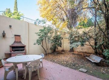 Casa · 313m² · 6 Ambientes · 2 Cocheras · Casa 5 Amb en Venta Flores con Fondo Apto Credito