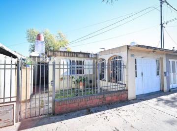 Casa · 80m² · 4 Ambientes · 1 Cochera · Casa en Venta _ 2 Dorm. Cochera_patio