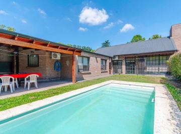 Casa · 194m² · 4 Ambientes · 1 Cochera · Venta Casa 3 Dorm. con Pileta Roldan