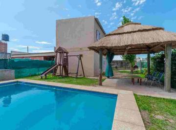 Casa · 90m² · 3 Ambientes · 2 Cocheras · Venta Casa 2 Dorm. con Pileta La Pedrera