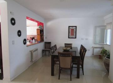 Casa · 195m² · 8 Ambientes · Venta Casa | 4 Dorm | B° 107 Viviendas | Plottier