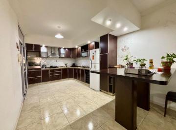 PH · 174m² · 4 Ambientes · 1 Cochera · Venta Casa 4 Amb El Palomar Permuta