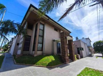 Casa · 335m² · 7 Ambientes · 2 Cocheras · Venta Imponente Casa 7 Amb Bernal o Quincho Pileta